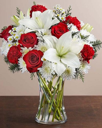 <p>There’s a whole lot of holiday spirit in our charming bouquet. We’ve gathered a mix of blooms in classic Christmas colors, creating a thoughtful gift for the most wonderful time of the year.</p>