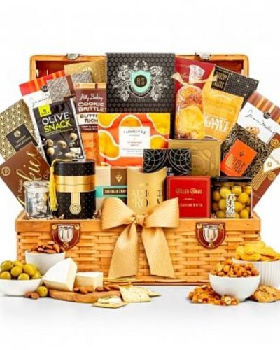 <p>From creamy and sweet to spicy and savory, this abundant gift chest presents a menu everyone will love.</p>
<p>Send a generous gift overflowing with delights of savory and sweet with this large vintage-style woven hamper.</p>
<p>Whether the occasion is personal or professional, this grand indulgence promises to leave a lasting impression.</p>